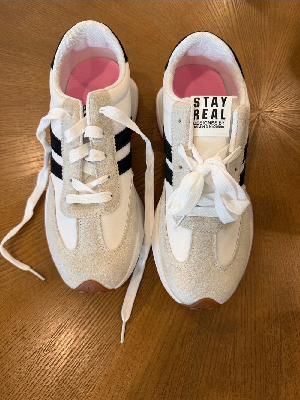 Women's White & Black Retro-Style Runner Sneakers